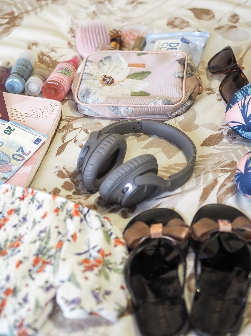 AD | Hand Luggage Travel Essentials for A Short Haul Flight