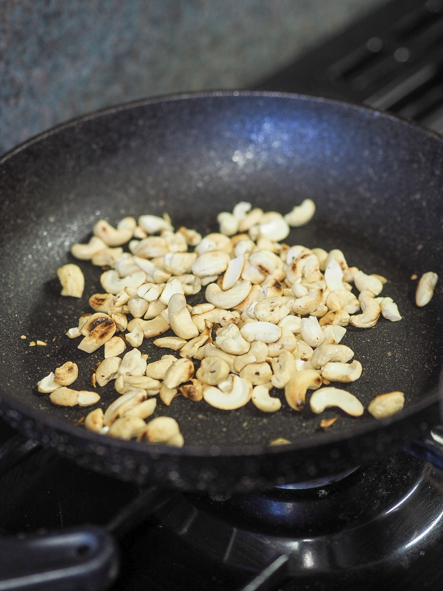 toasted cashew nuts